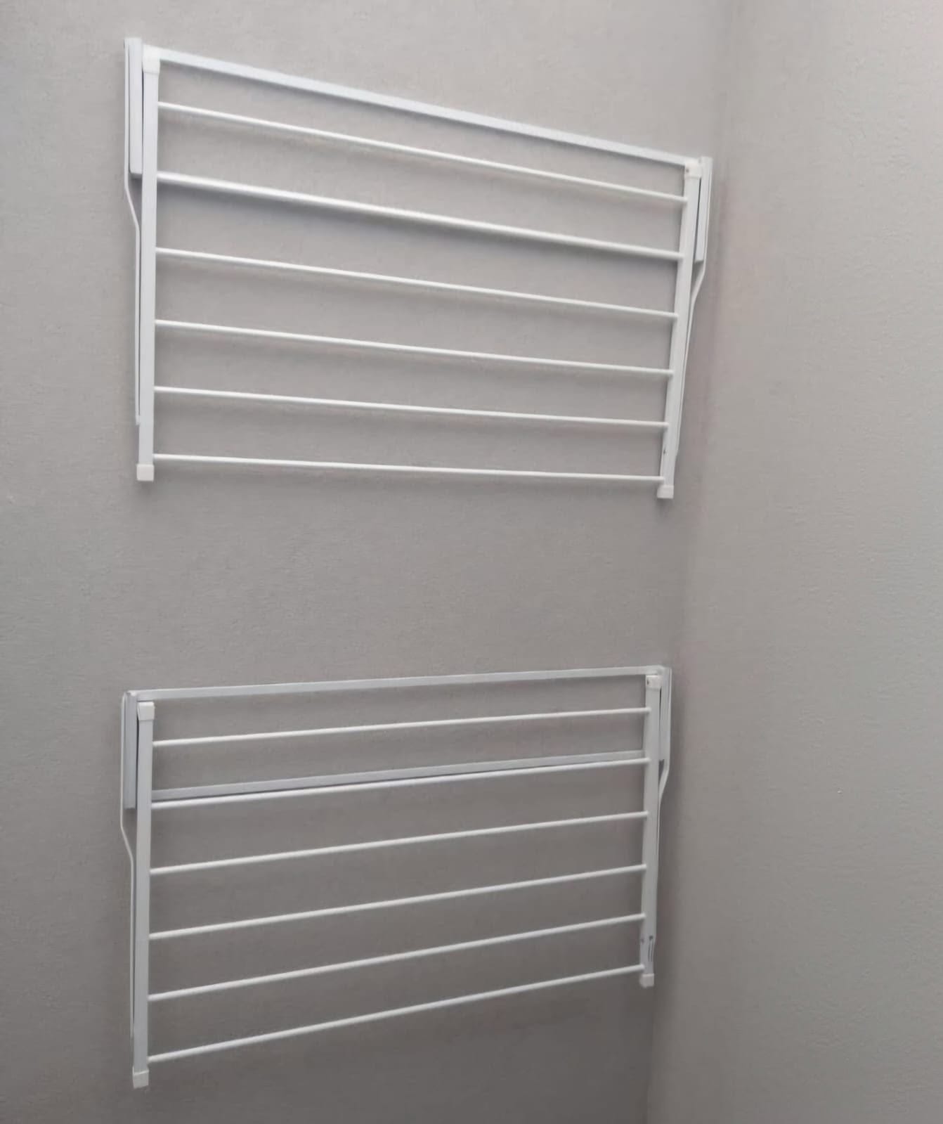Foto do produto Varal dobravel, cor preta e branca